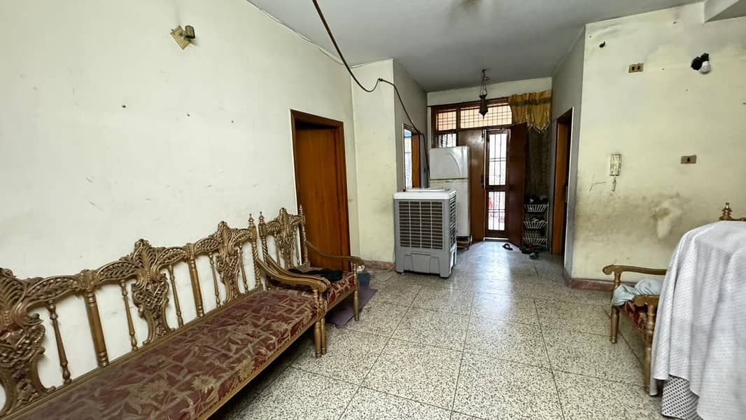 10 Marla house for sale in Gulshan e Ravi, Lahore 4