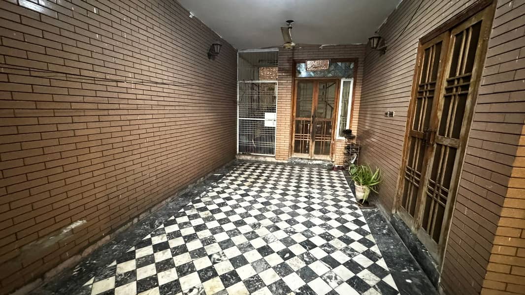 10 Marla house for sale in Gulshan e Ravi, Lahore 1