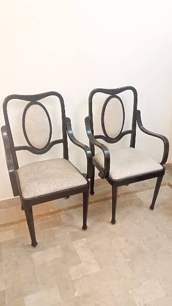 black wooden dining table 6chairs excellent condition price nigotiable 4