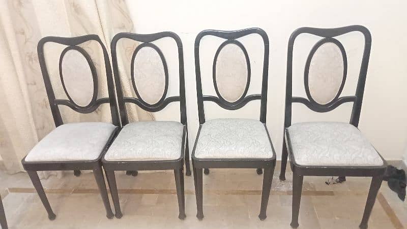 black wooden dining table 6chairs excellent condition price nigotiable 5