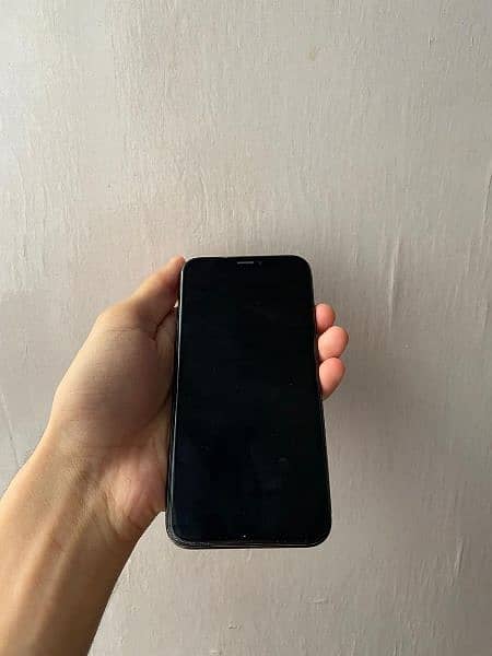 IPHONE XS EXCELLENT CONDITION 4