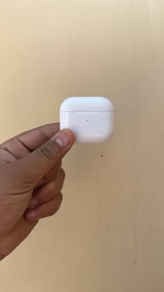 AirPods 3 charging case 1