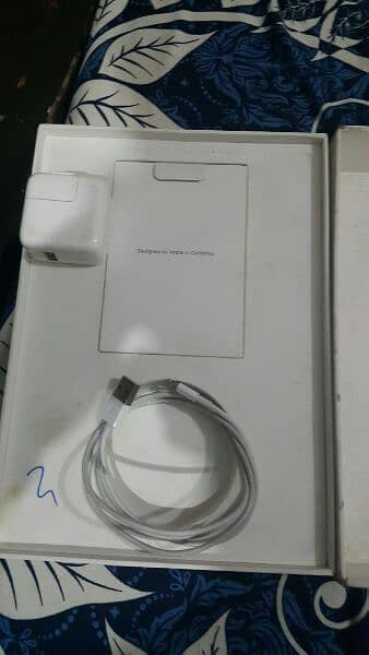 ipad 6th genration with complete box 2