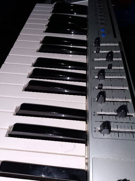 MAudio Evolution 49 Key Midi Keyboard Player 6