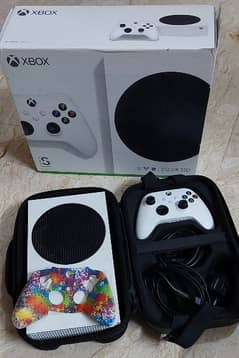 Xbox Series S - with Travel Case & Controller Skin - 512GB
