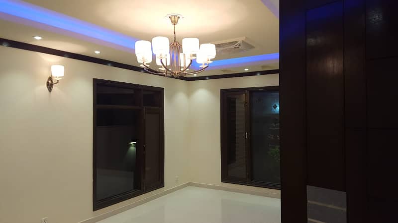 Dha Ph 7 Kh e Saadi | 500 Yards 6 Bed DD Bungalow | 2 Unit House | Ideal For 2 Families | Fully Renovated | Reasonable Demand | 5