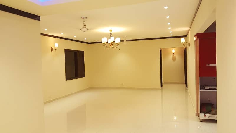 Dha Ph 7 Kh e Saadi | 500 Yards 6 Bed DD Bungalow | 2 Unit House | Ideal For 2 Families | Fully Renovated | Reasonable Demand | 13