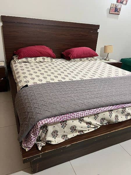 King size Bed with two side tables and dresser 3