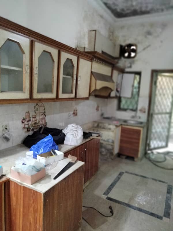 MIAN ESTATE OFFERS 5 MARLA DOUBLE KITCHEN HOUSE FOR RENT 3