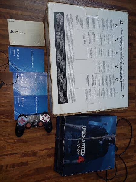 PlayStation 4 with box and 1 controller and original handfree 1