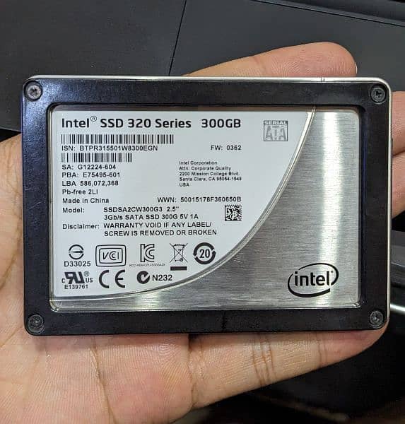 intel SSD 300GB SOLID STATE DRIVE 0