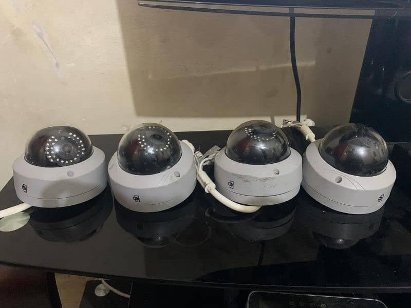Truvision 4 Ip cameras like new 0
