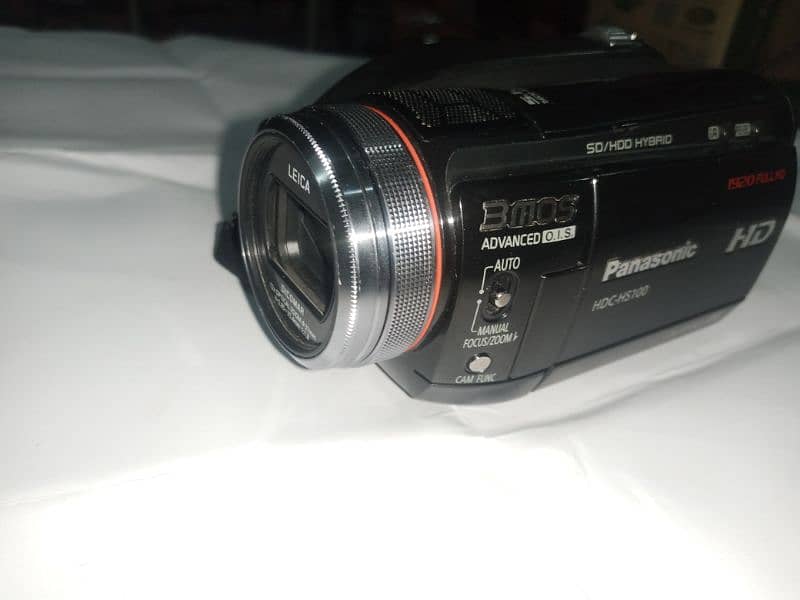 Panasonic HDC-HS100 Full-High Definition Camcorder 1