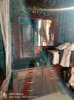 Wooden Almirah and dressing table for sale