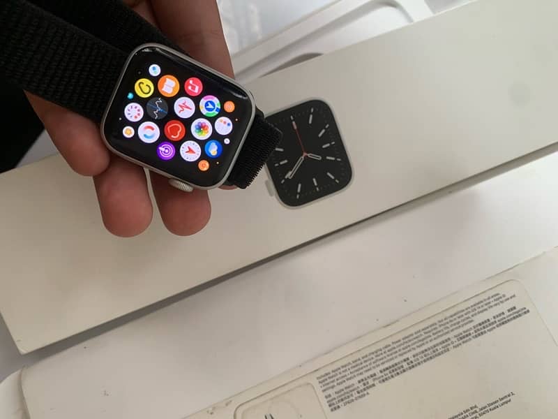 Apple Watch Series 6 40mm Complete BoX And Charger 1