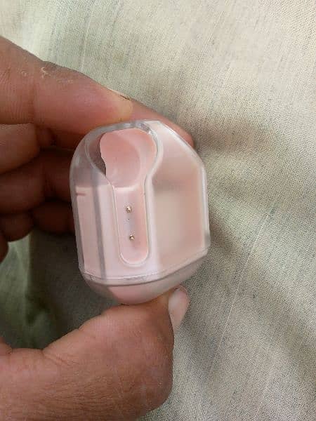 Earbuds 1 month used only condition thk h 9