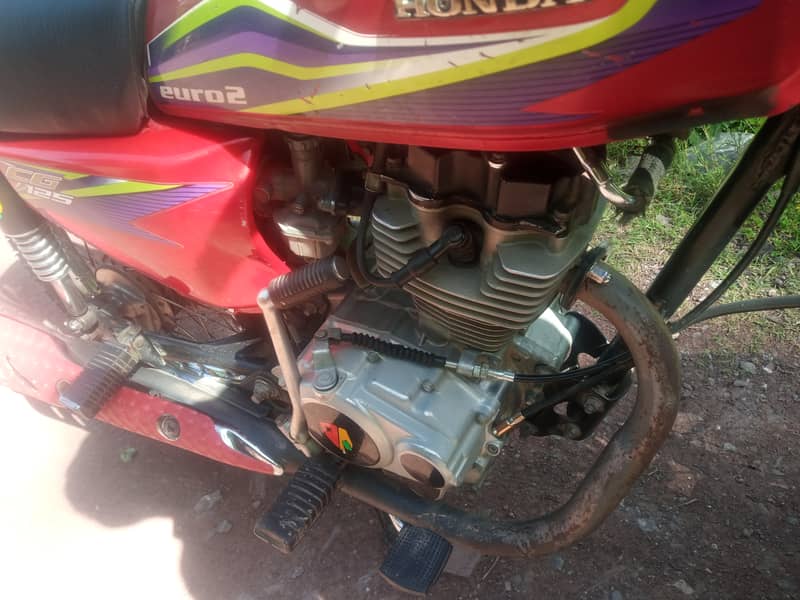 Honda 125 good condition Lahore number 1