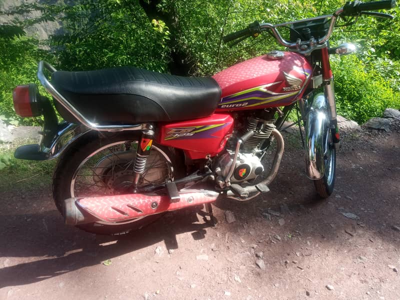 Honda 125 good condition Lahore number 4