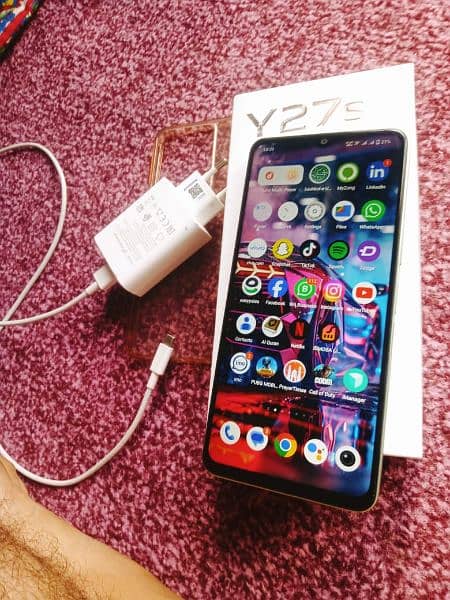 vivo y27s 8gb/128 44wat fast charger 8