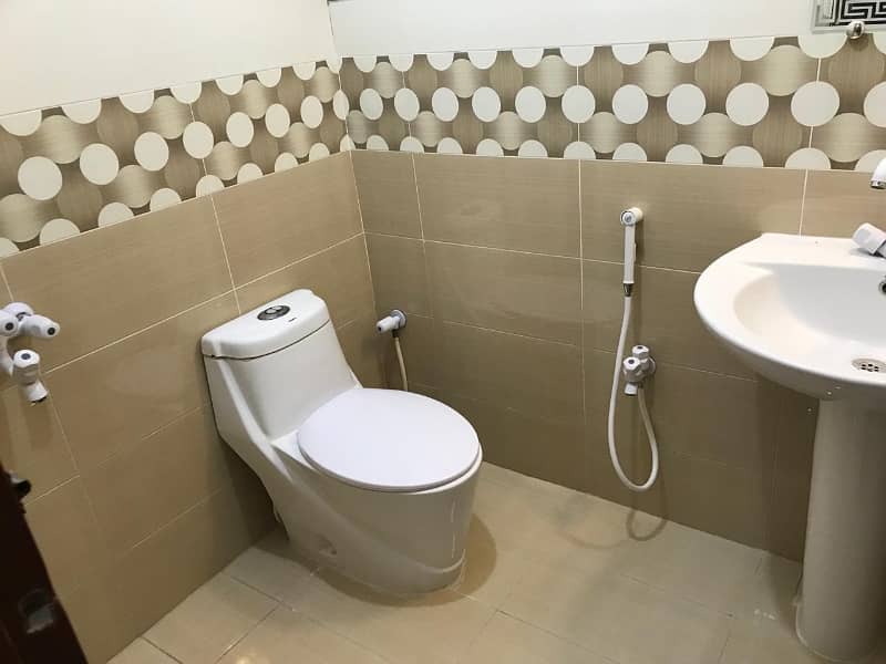 3 Bed DD Renovated Flat Available For Sale In Gulistan E Jauhar 10
