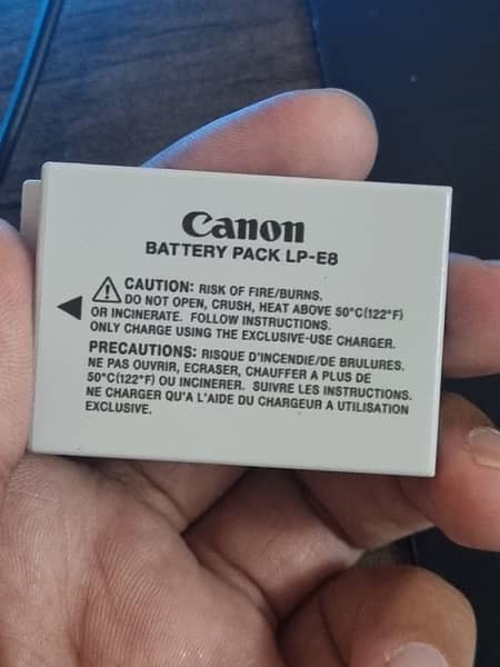 canon 700D brand new condition 10/10 2
