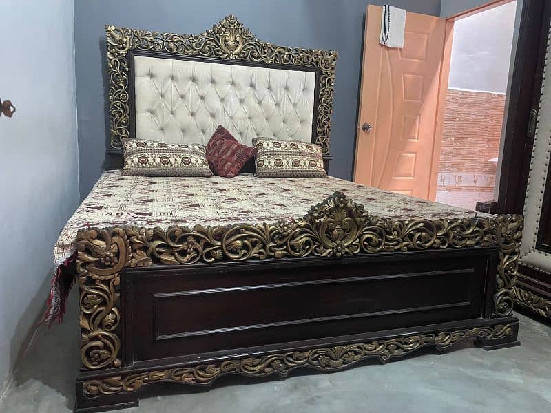 Fancy wooden Furniture Available in Good Condition 2