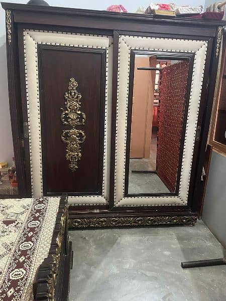 Fancy wooden Furniture Available in Good Condition 3