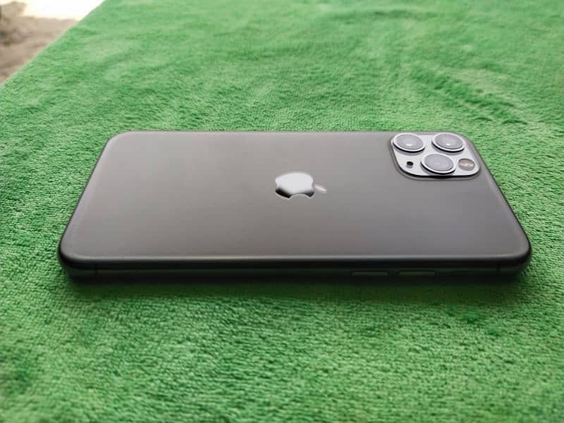 i m selling iPhone 11 pro max 64 gb jv non pta battery helth 75% 0