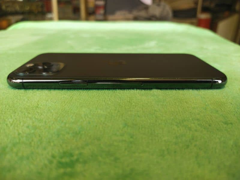 i m selling iPhone 11 pro max 64 gb jv non pta battery helth 75% 1