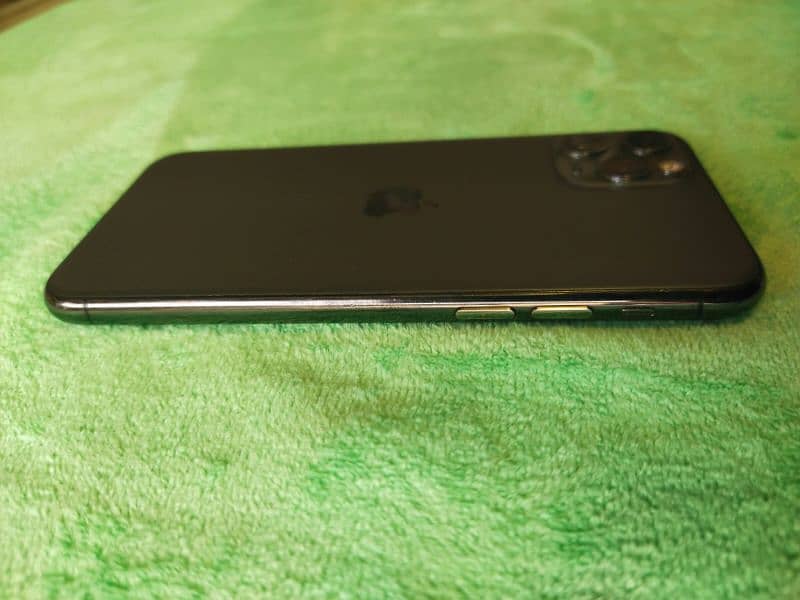 i m selling iPhone 11 pro max 64 gb jv non pta battery helth 75% 3