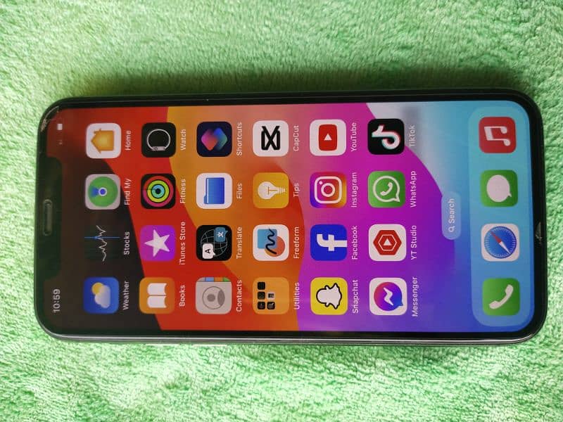i m selling iPhone 11 pro max 64 gb jv non pta battery helth 75% 5