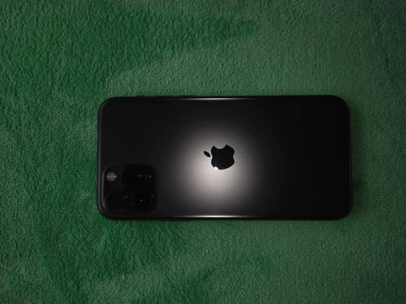 i m selling iPhone 11 pro max 64 gb jv non pta battery helth 75% 6