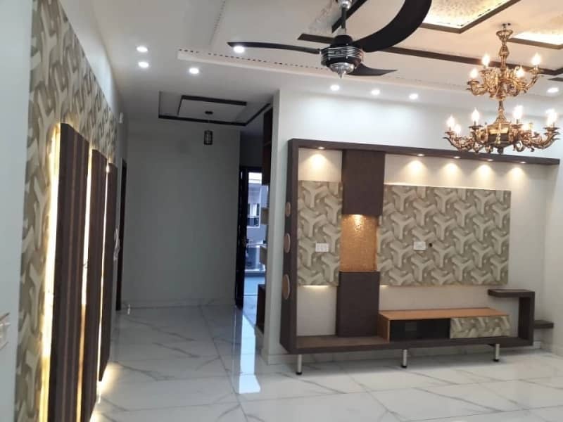 brand new type house for rent vip hot location 
5 beds drawing room 2 tv loan kechin 2 near to park and mosque market 2