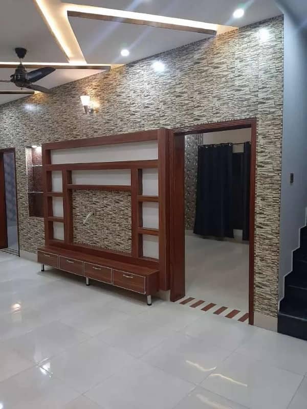 brand new type house for rent vip hot location 
5 beds drawing room 2 tv loan kechin 2 near to park and mosque market 4