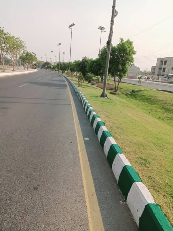 20 MARLA PLOT 150ft Road AVAILABLE IN BLOCK D BEST OPPORTUNITY FOR HIGH RISE BUILDING APARTMENTS OR FOR OFFICES PURPOSE IN LDA AVENUE 1 SOCIETY 4