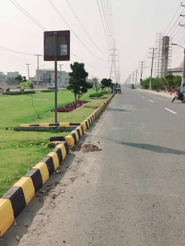 20 MARLA PLOT 150ft Road AVAILABLE IN BLOCK D BEST OPPORTUNITY FOR HIGH RISE BUILDING APARTMENTS OR FOR OFFICES PURPOSE IN LDA AVENUE 1 SOCIETY 8