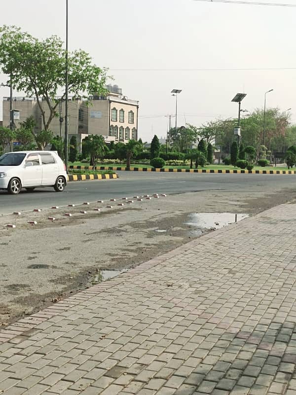 20 MARLA PLOT 150ft Road AVAILABLE IN BLOCK D BEST OPPORTUNITY FOR HIGH RISE BUILDING APARTMENTS OR FOR OFFICES PURPOSE IN LDA AVENUE 1 SOCIETY 9