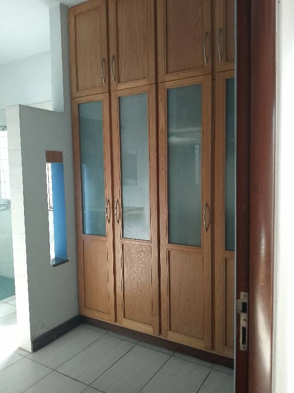 brand new type Uper portion for rent with siprate intery corner house out class loaction 4