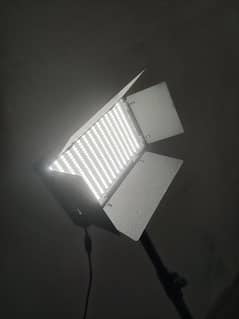 LED Light with Stand (2colour)
