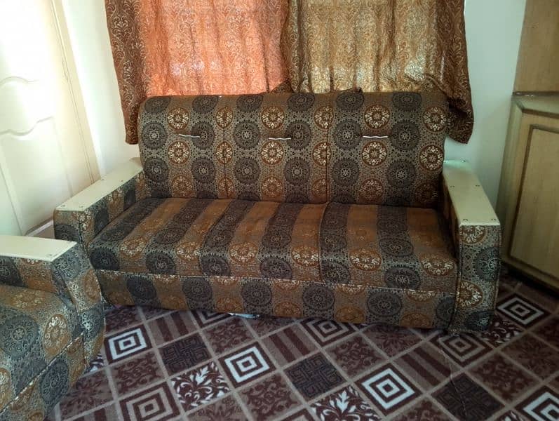 Sofa Set 5 Seater in good condition for Sale on Reasonable Price 0