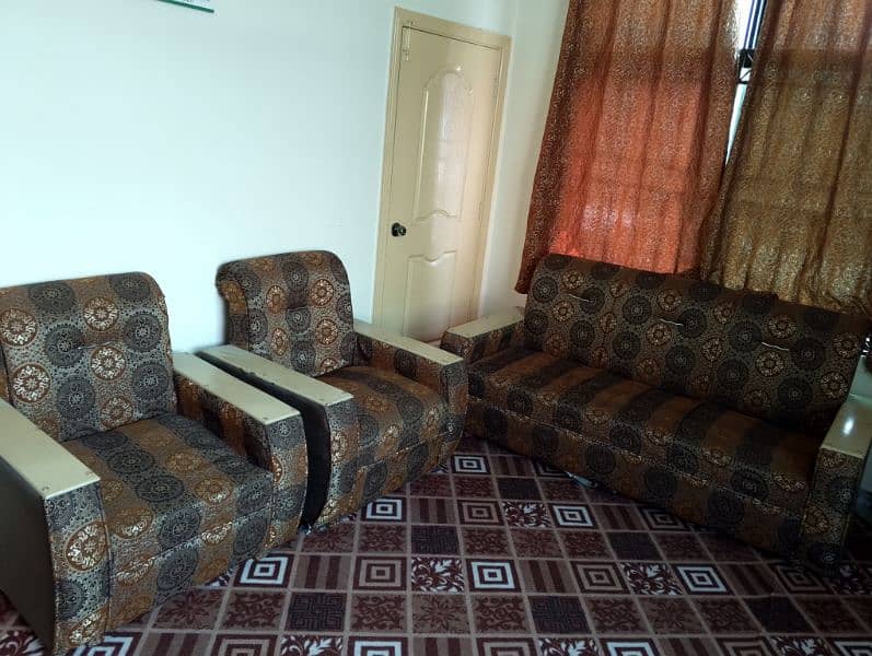 Sofa Set 5 Seater in good condition for Sale on Reasonable Price 1