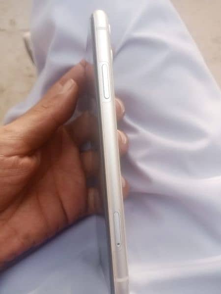 iPhone 11 64 gb pta approved 6