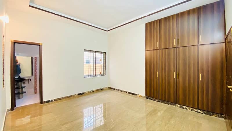 10 Marla Full House for Rent In Jasmine Block Bahria Town Lahore 1