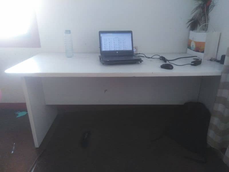 Office Table like new 9000 0