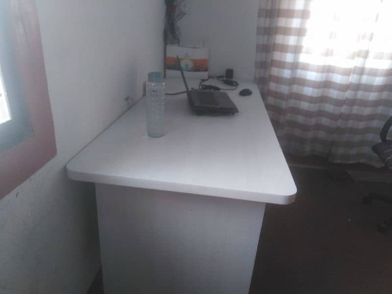 Office Table like new 9000 1
