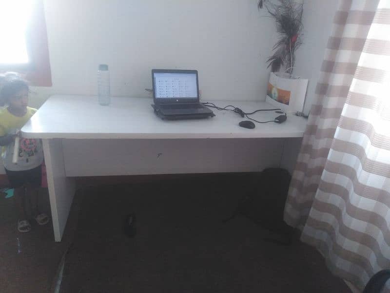 Office Table like new 9000 2