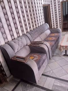 new sofa hai 3 month pehly liya tha both achi condition me hai 0