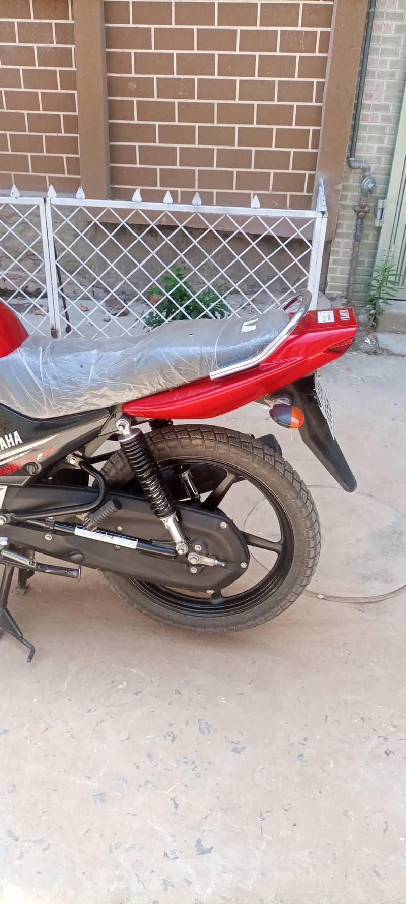 Yamaha YBR-G 125 cc, Sep 2023 Model, Punjab Registered, total genuine 6