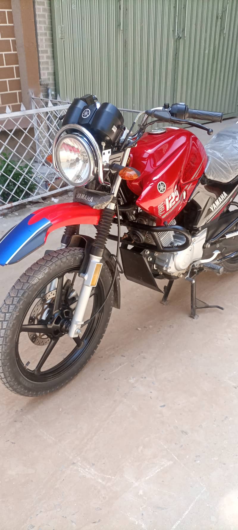 Yamaha YBR-G 125 cc, Sep 2023 Model, Punjab Registered, total genuine 9