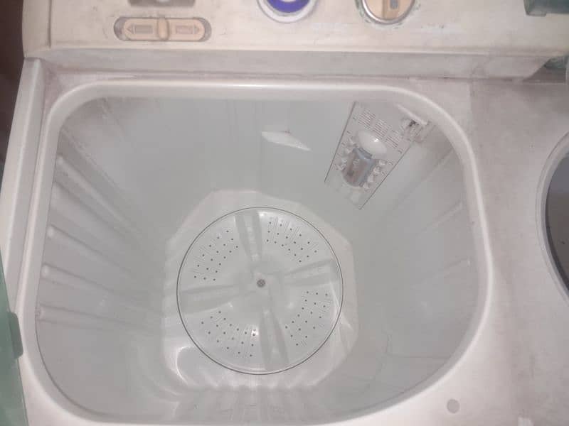washing machine with spinner 0